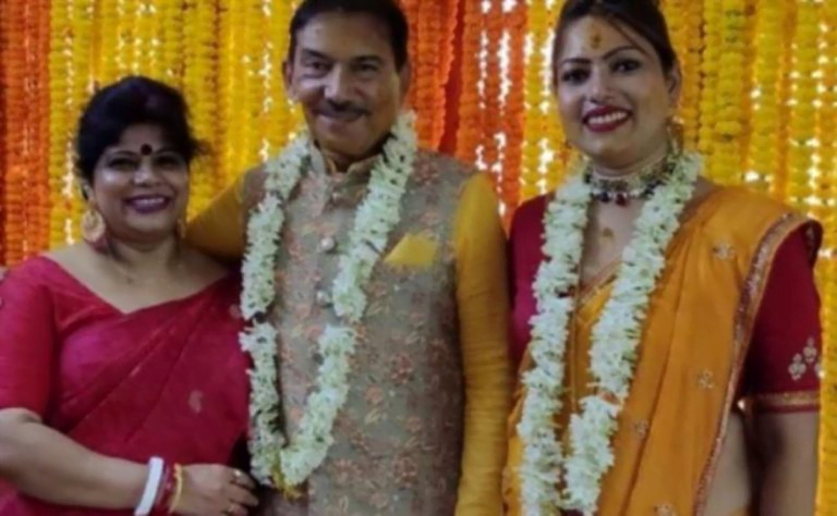 अरुण लाल त्याची माजी पत्नी रीना आणि बुलबुल साहासोबत । Arun Lal Information In Marathi