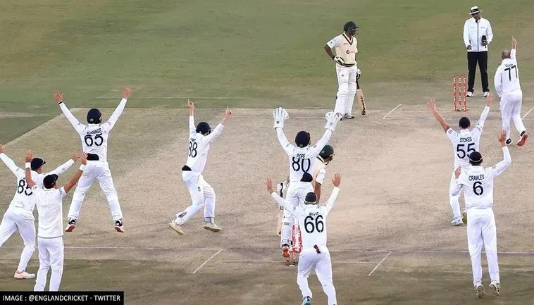 रावळपिंडी कसोटीत इंग्लंडच्या सर्व 11 खेळाडूंनी पाकिस्तानच्या फलंदाजांना घेरले, फोटो व्हायरल