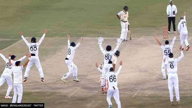 रावळपिंडी कसोटीत इंग्लंडच्या सर्व 11 खेळाडूंनी पाकिस्तानच्या फलंदाजांना घेरले